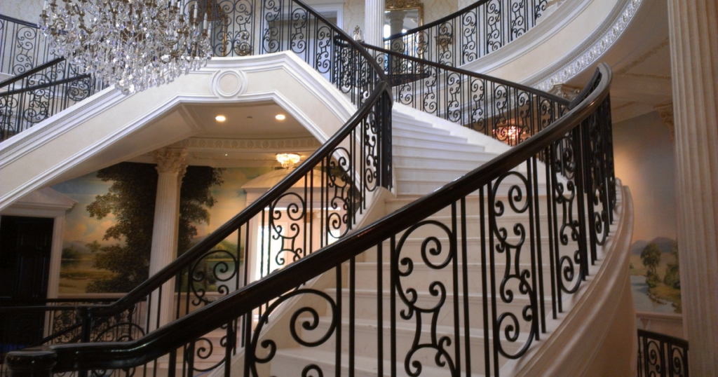 Curved Stairs: Create a Stunning Focal Point for Your Home