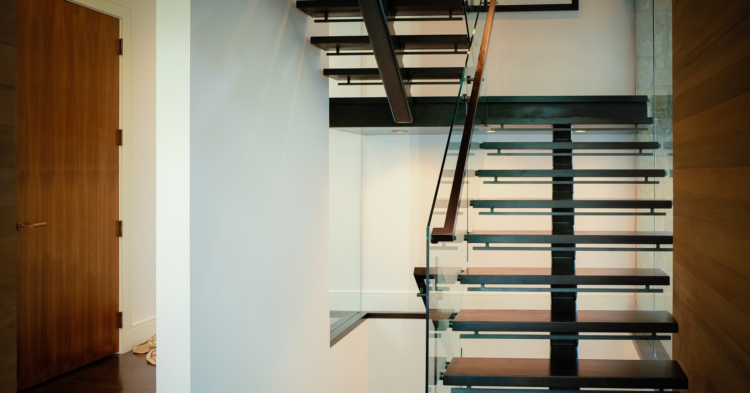 Why Floating Stairs Are the Perfect Choice for a Minimalist Home