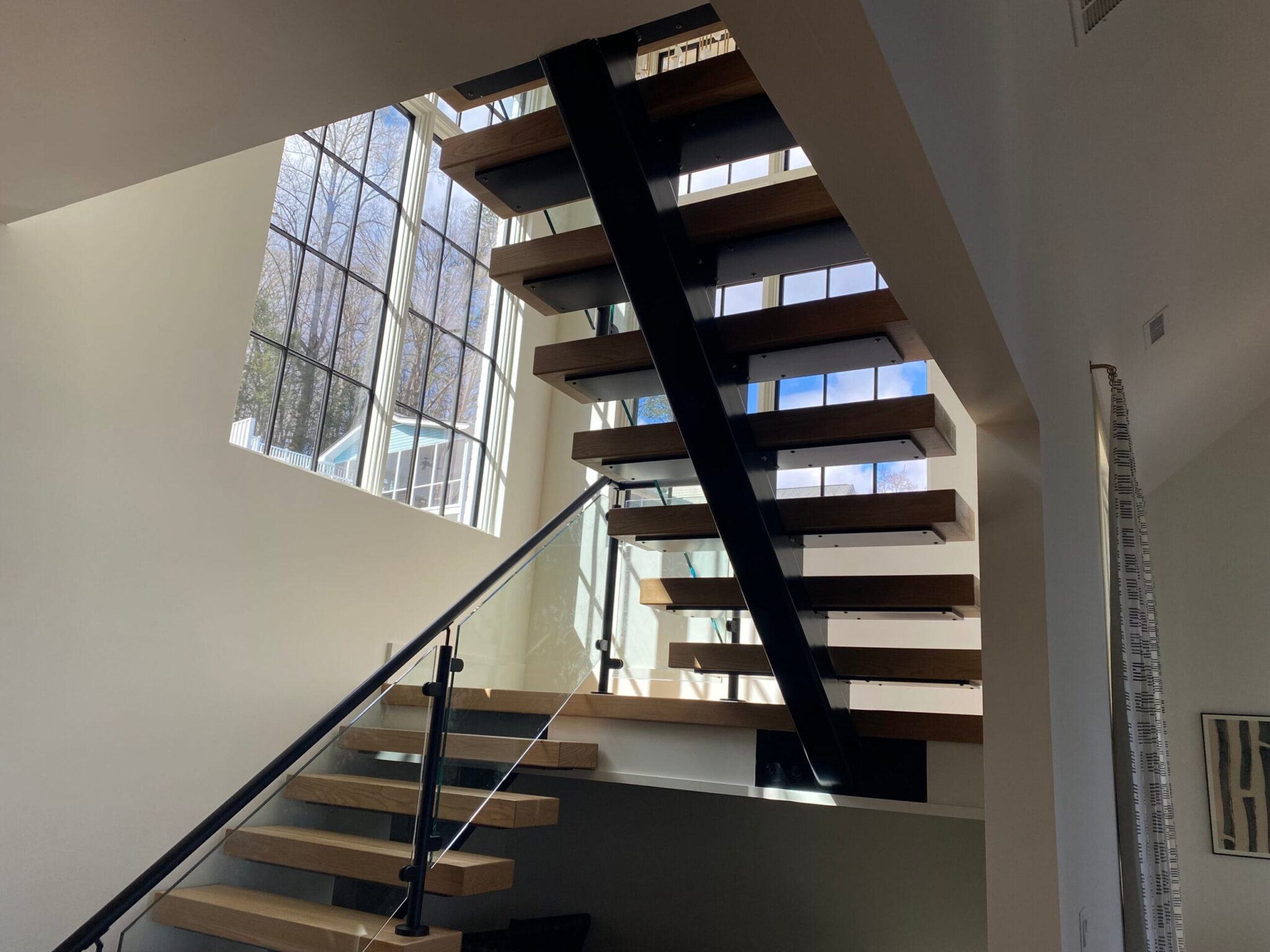 Mono-Stringer Floating Stairs That Steal the Show - Southern Staircase