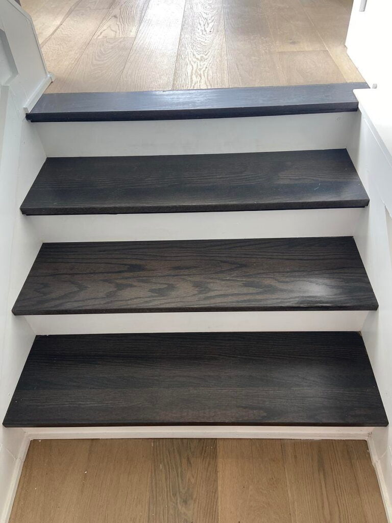 Hardwood Treads in Modern Staircase Design