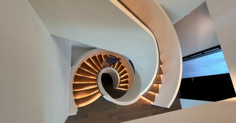Curved Staircases vs. Mono-Stringer Stairs for Luxury Homes